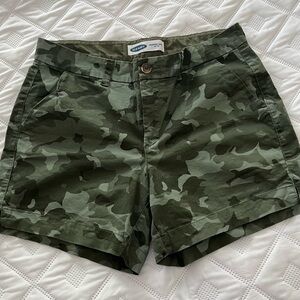 Old Navy mid rise camouflage shorts
